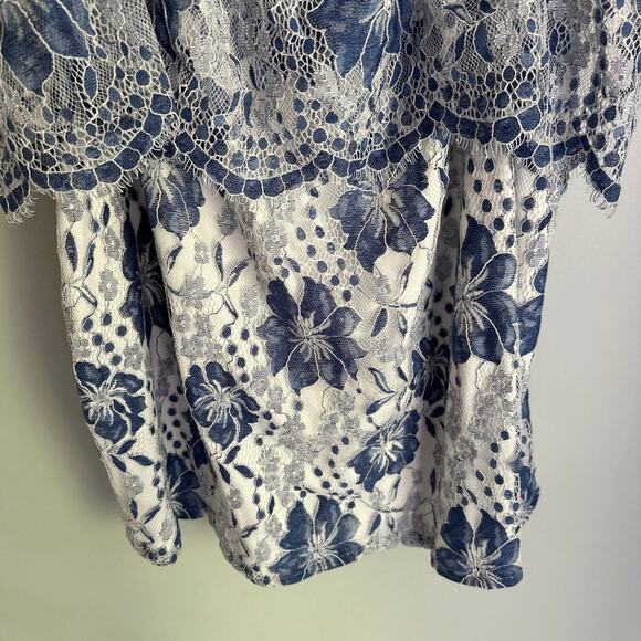 Lane Bryant size 14/16 blue floral lace tank top, removable straps - Picture 3 of 7
